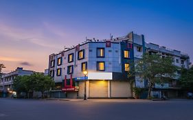 Fabhotel Ten Eleven